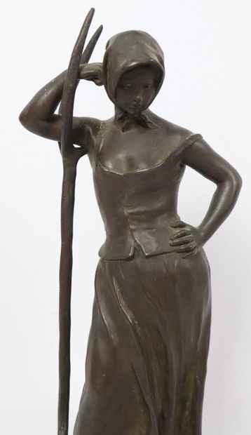 null Alfred BOUCHER (1850-1934).
La Faneuse.
Sculpture en bronze à patine brune,...