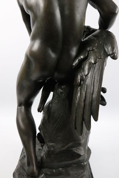null Anatole J. GUILLOT (1865 - 1911)
Homme terrassant un aigle. 
Sculpture en régule...