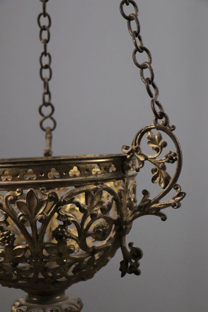 null Suspension d'église en bronze doré et laiton doré. 
Fin du XIXème siècle.
H_74...