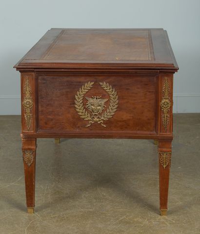 null Desk and armchair in mahogany, mahogany veneer and gilt bronze ornamentation.
Consulat...