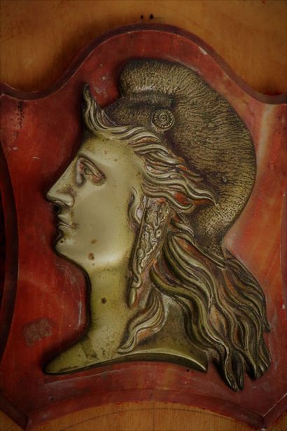 null Travail français du XIXème siècle.
Marianne.
Profil en bronze, monté sur une...