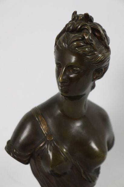 null Ecole française du XIXème siècle.
Buste de Diane.
Sculpture en bronze à patine...