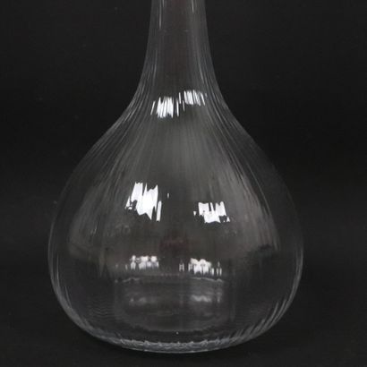 null DAUM France.
Important vase soliflore à long col en cristal à décor de cannelures.
Marqué...