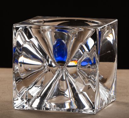 null DAUM France.
Sculpture en cristal, complète de sa bille en cristal bleu.
H_10,5...