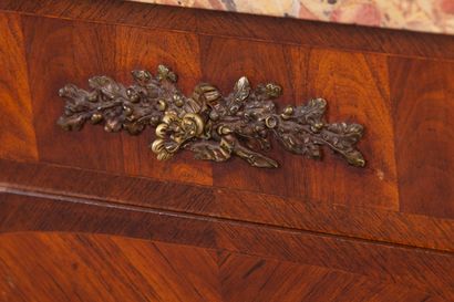null Rosewood marquetry and ormolu chest of drawers. 
It opens with five drawers...