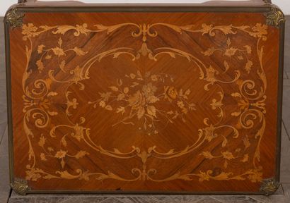 null Wood veneer and gilt bronze marquetry game table. 
Napoleon III period. 
H_77,5...