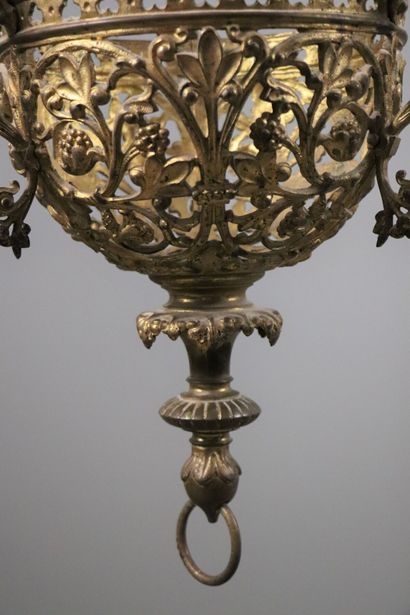 null Church hanging lamp in gilt bronze and gilt brass. 
Late 19th century.
H_74...