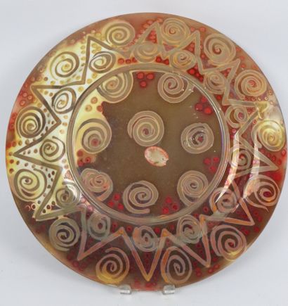 null Clément MASSIER (1844-1911) in Golfe Juan. 
Circular dish in iridescent ceramic...