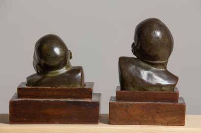 null Gaston HAUCHECORNE (1880-1945).
Jeune indochinoise et homme rieur.
Deux sculptures...
