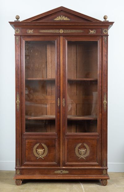 null Desk bookcase in mahogany, mahogany veneer and gilt bronze ornamentation.
Consulat...