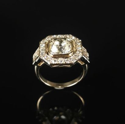 null Bague en or blanc ornée d'un diamant rond central pesant environ 1.8 carat,...