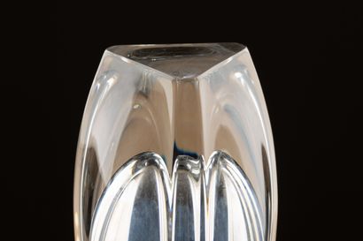null BACCARAT.
Deux vases en cristal.
H_20,5 cm et 18 cm, deux têtes d'épingle à...