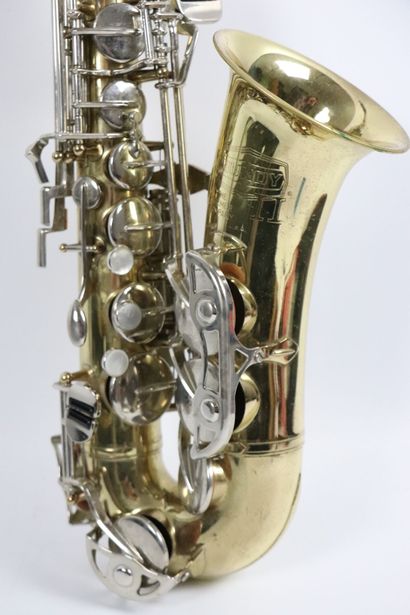 null SELMER. 
Saxophone alto en mi bémol modèle BUNDY II.
Numéroté 1136103.
Dans...