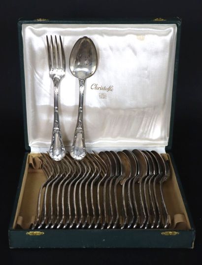 null CHRISTOFLE.
Set of cutlery and knives, "Marly" model with rocaille decoration,...