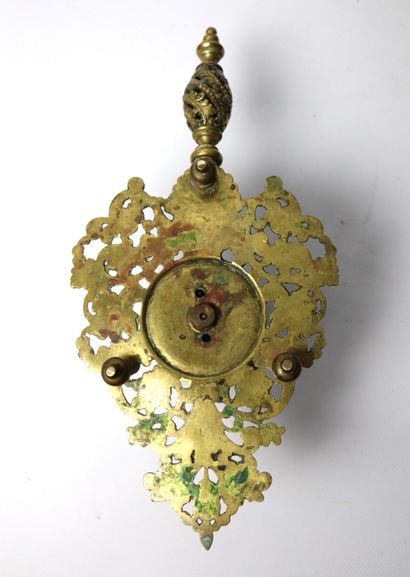 null Bougeoir à main en bronze doré.
Fin du XIXème siècle.
L_27,5 cm à 32 cm