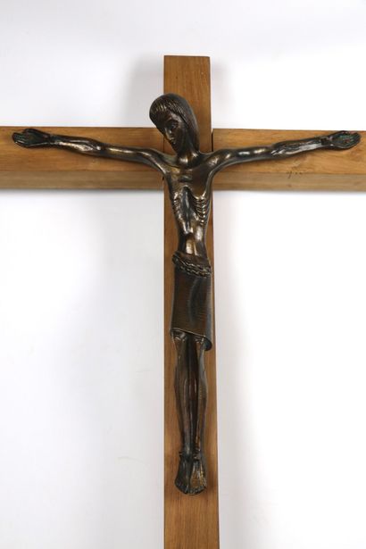null Paul DUDEFFANT (actif au XXème Siècle)
Le Christ en Croix.
Bronze à patine brune...