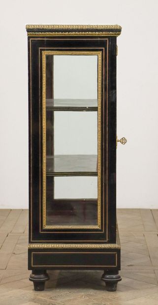 null Blackened wood display cabinet. 
White marble top.
Napoleon III period. 
H_121...