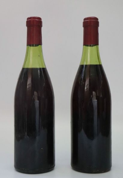 null CORTON-RENARDES.
Henri Gilles. 
Millésime : 1973. 
2 bouteilles, 1 b.g, 1 h...