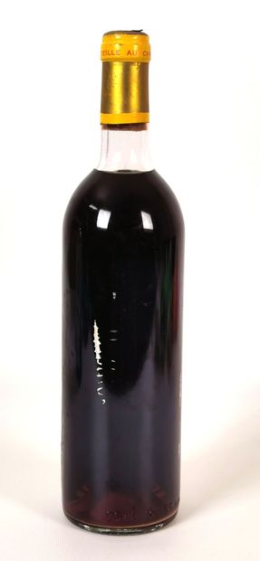 null CHATEAU D'YQUEM.
Millésime: 1983.
1 bouteille, h.e., e.t., capsule abimée