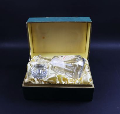 null BACCARAT for COURVOISIER.
Napoleon" box containing a bottle of Courvoisier cognac,...