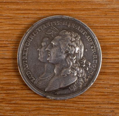 null Jean DUVIVIER (1687-1761).
Médaille en argent commémorant la Naissance du dauphin....
