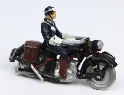 null COFALU.
Le motard police de la route motorisée, dans sa boite carton.
L_7,8cm...
