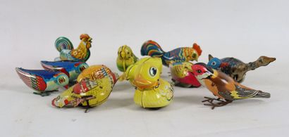 null Réunion de douze jouets mécaniques figurant des oiseaux comprenant :
- quatre...