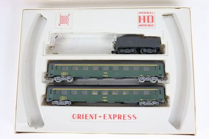 null JOUEF.
Coffret ORIENT EXPRESS, comprenant un tender, rail et deux wagons, HO
Référence...