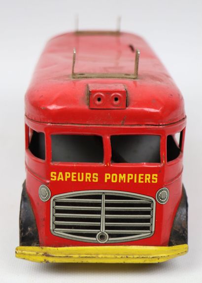 null JOUSTRA.
Camion mécanique en tôle lithographiée.
"Sapeurs pompiers, premiers...