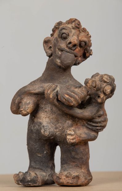 null Seyni Awa CAMARA (née en 1945).
Maternité.
Sculpture en terre cuite. 
H_23.5...