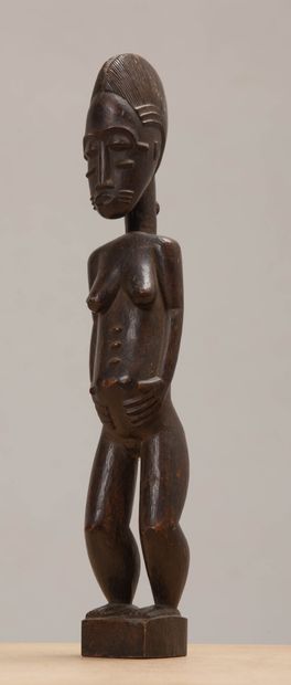 null Statuette féminine.
Peuple Baoulé, Côte d'Ivoire.
Bois.
H_35.5 cm.
Expert :...