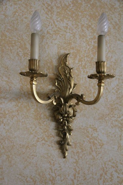 null SPADE décorateur
Paire d'appliques en bronze à deux lumières style Louis XV
H...