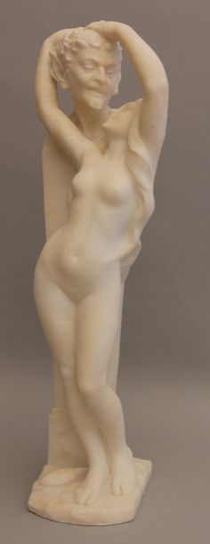 null Guglielmo PUGI (actif 1870-1915)
Femme allangui contre le buste sculpté de Bacchus
Sculpture...