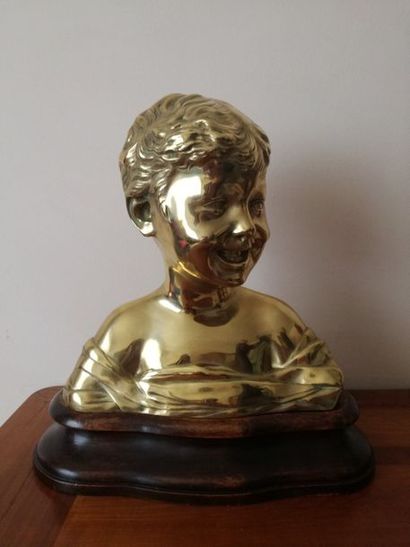 null DONATELLO (d'après)
Enfant riant
Buste d'enfant en bronze
H : 30 cm.