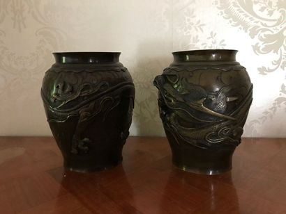 null Paire de vases en bronze patiné, Chine
H : 21 cm.