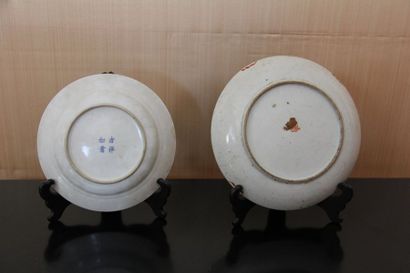 null Deux assiettes en porcelaine, Chine
D : 20 et 22 cm.