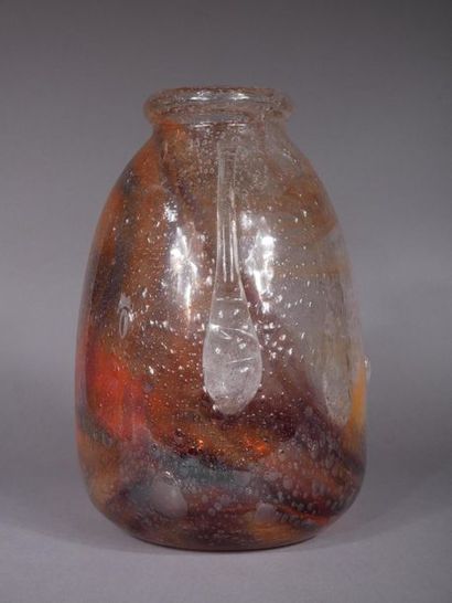 null SCHNEIDER
	Vase ovoïde épaulé à col ourlé et trois rubans de verres en application....
