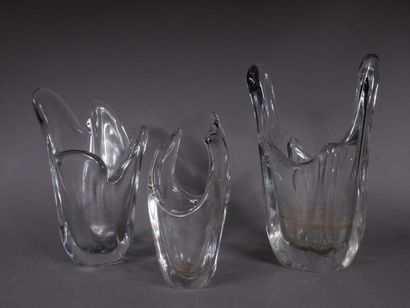 null SCHNEIDER
	Trois vases en cristal à corps modelé à chaud.
	Signés.
	Haut. 32...