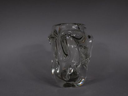 null SCHNEIDER
	Vase en cristal à corps libre modelé à chaud.
	Signé.
	Haut. 24 ...