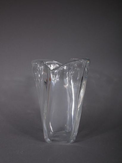 null SCHNEIDER
	Vase en cristal à corps conique galbé modelé à chaud.
	Signé.
	Haut....