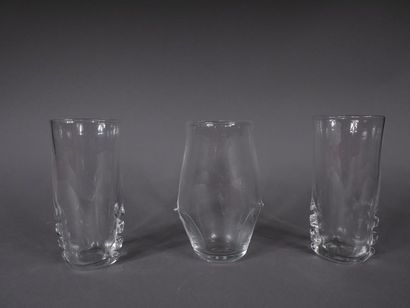null SCHNEIDER
	Trois vases en cristal à corps ovoïde galbé modelé à chaud.
	Signés.
	Haut....