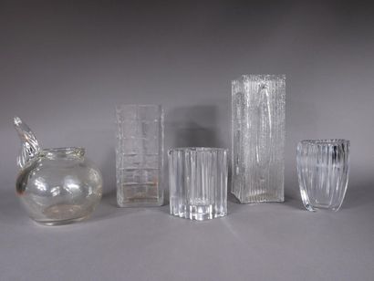null SCHNEIDER DAUM
	Lot de cinq vases en cristal blanc à corps quadrangulaire, sphérique...