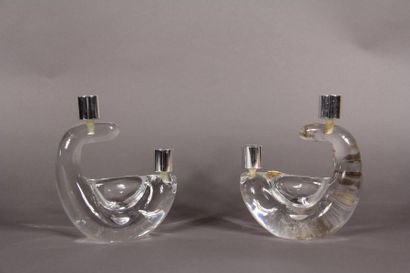 null SCHNEIDER 
	Lot de deux bougeoirs à deux lumières en cristal blanc modelé à...