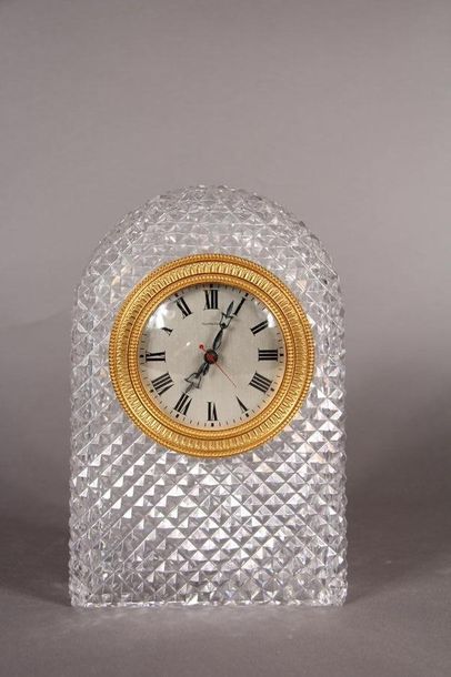 null SCHNEIDER
	Horloge de table en cristal taillé diamant à cadran circulaire à...