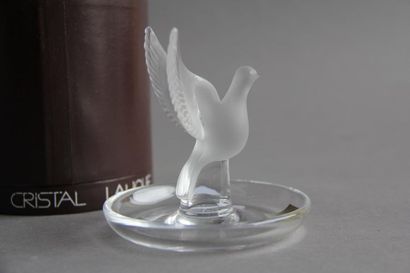 null LALIQUE France
Baguier en cristal transparent et satiné à décor d'une colombe...