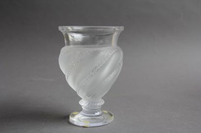 null LALIQUE France
Vase sur pied modèle Ermenonville en cristal transparent et satiné...