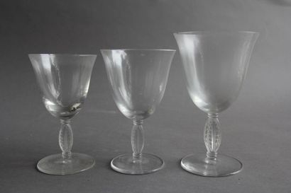 null LALIQUE France
Partie de service de verre sur pied modèle Fontainebleau créé...