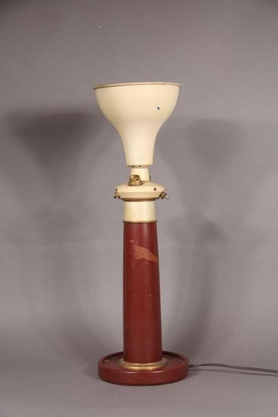 null Jacques ADNET (1901-1984)
Lampe de table à fût tubulaire et base circulaire...