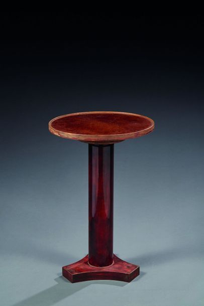 null Katsu HAMANAKA (1895-1982)
	Guéridon en bois laqué marron rouge nuagé à plateau...