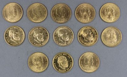null *Treize pièces de 13 florins en or